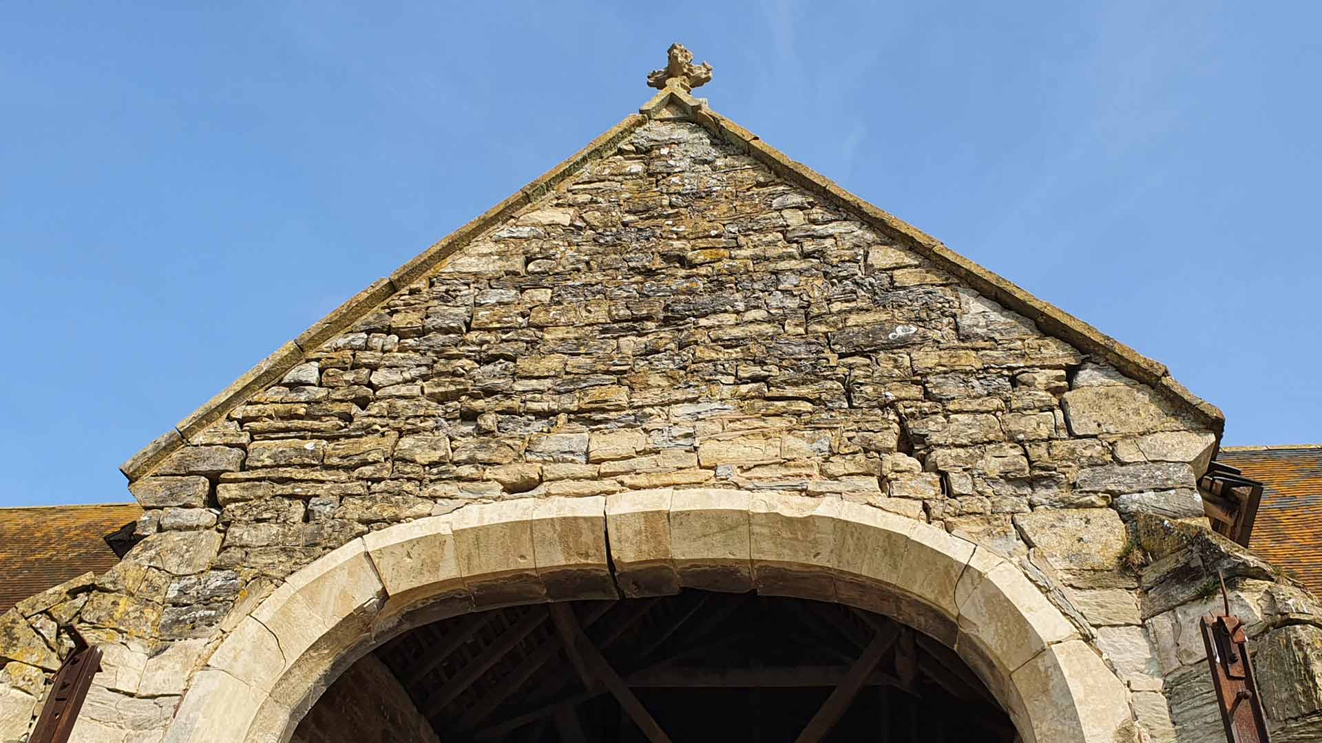 barn main arch